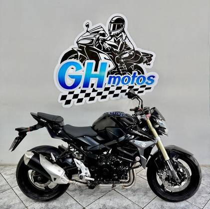 SUZUKI GSR 750 